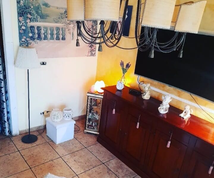 Vendesi Pontecagnano centro. Appartamento mq 100 circa, composto da salone-cucina, 3 camere da letto, 2 w.c. box auto e posto auto