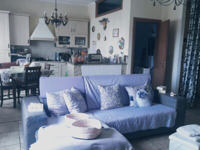 Vendesi Pontecagnano centro. Appartamento mq 100 circa, composto da salone-cucina, 3 camere da letto, 2 w.c. box auto e posto auto