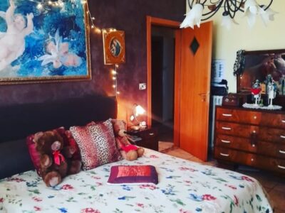 Vendesi Pontecagnano centro. Appartamento mq 100 circa, composto da salone-cucina, 3 camere da letto, 2 w.c. box auto e posto auto