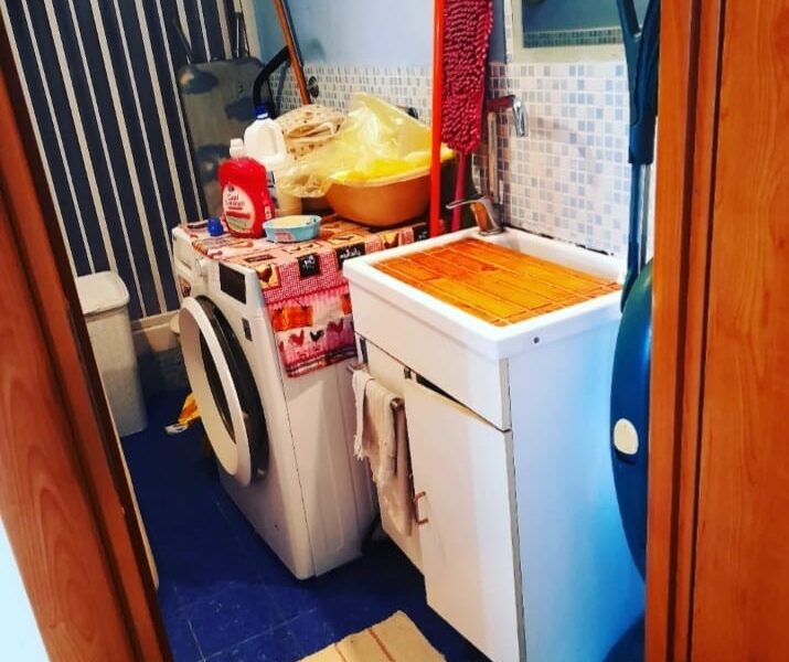 Vendesi Pontecagnano centro. Appartamento mq 100 circa, composto da salone-cucina, 3 camere da letto, 2 w.c. box auto e posto auto