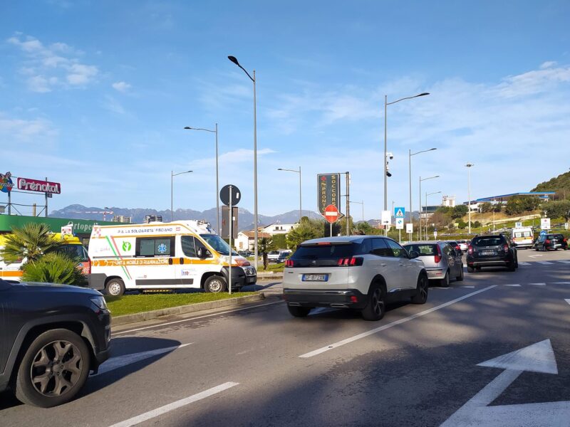 Salerno: fittasi locale commerciale di mq 1500 con parcheggio privato ottima zona
