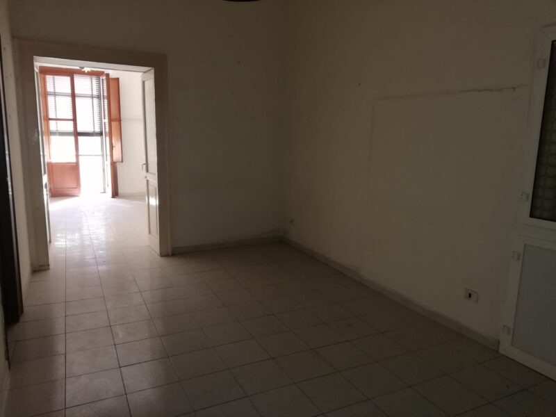 MONOLOCALE PONTECAGNANO CENTRO: OTTIMO USO INVESTIMENTO