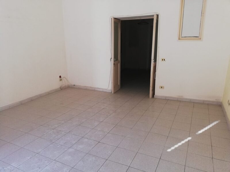 MONOLOCALE PONTECAGNANO CENTRO: OTTIMO USO INVESTIMENTO