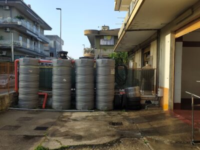 Pontecagnano Faiano, zona centrale, avviata attività di autolavaggio con spazi esterni, attrezzature in ottimo stato, documenti in regola, prezzo affare, no perditempo, per info 3923431998.