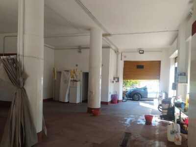Pontecagnano Faiano, zona centrale, avviata attività di autolavaggio con spazi esterni, attrezzature in ottimo stato, documenti in regola, prezzo affare, no perditempo, per info 3923431998.