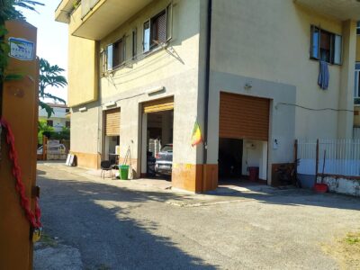 Pontecagnano Faiano, zona centrale, avviata attività di autolavaggio con spazi esterni, attrezzature in ottimo stato, documenti in regola, prezzo affare, no perditempo, per info 3923431998.