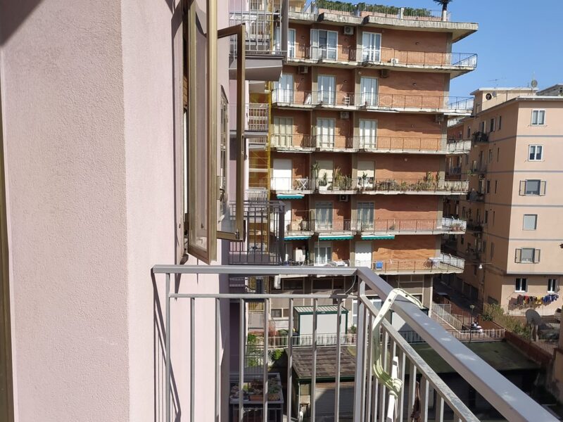 Pastena: Appartamento mq 120 al centro di via Madonna di Fatima, Salerno - 4 camere con cucina abitabile, wc, 2 ampi Ripostigli, piano intermedio, luminoso, vista mare