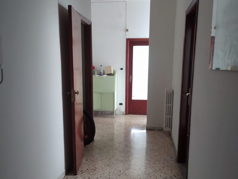 Pastena: Appartamento mq 120 al centro di via Madonna di Fatima, Salerno - 4 camere con cucina abitabile, wc, 2 ampi Ripostigli, piano intermedio, luminoso, vista mare