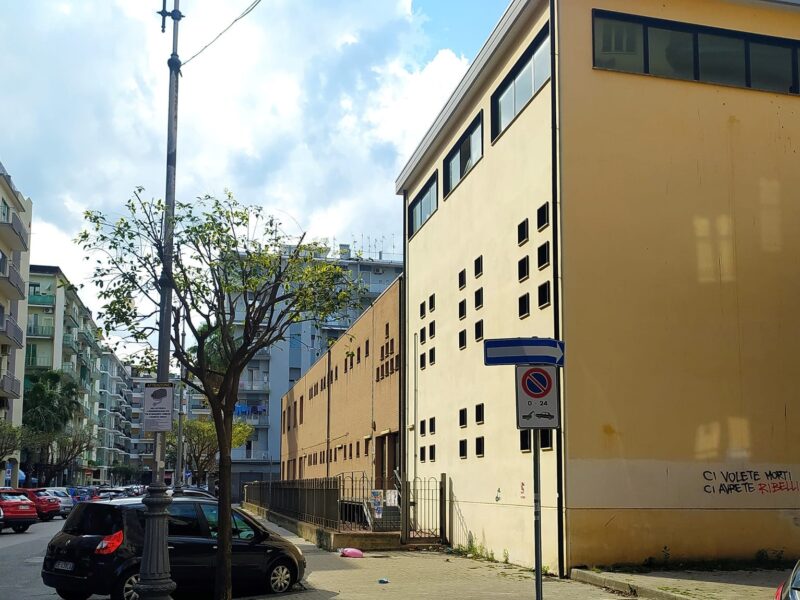 Pastena: Appartamento mq 120 al centro di via Madonna di Fatima, Salerno - 4 camere con cucina abitabile, wc, 2 ampi Ripostigli, piano intermedio, luminoso, vista mare