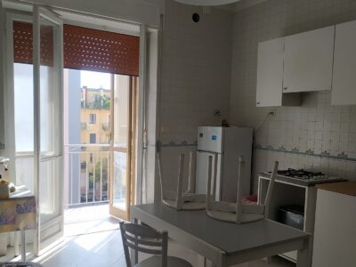 Pastena: Appartamento mq 120 al centro di via Madonna di Fatima, Salerno - 4 camere con cucina abitabile, wc, 2 ampi Ripostigli, piano intermedio, luminoso, vista mare