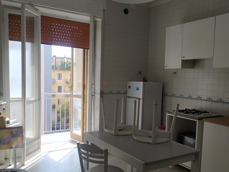 Pastena: Appartamento mq 120 al centro di via Madonna di Fatima, Salerno - 4 camere con cucina abitabile, wc, 2 ampi Ripostigli, piano intermedio, luminoso, vista mare