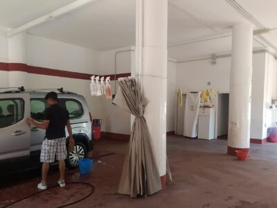 Pontecagnano Faiano, zona centrale, avviata attività di autolavaggio con spazi esterni, attrezzature in ottimo stato, documenti in regola, prezzo affare, no perditempo, per info 3923431998.