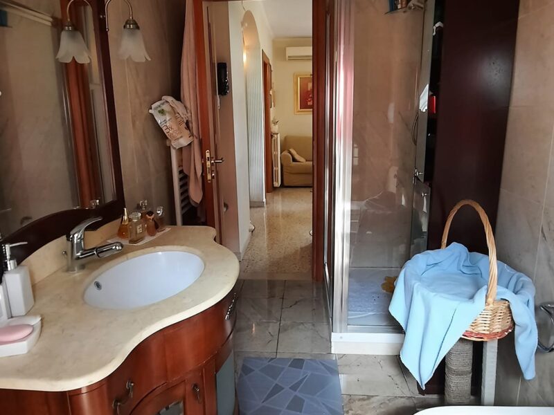 S. ANTONIO DI PONTECAGNANO 🌹🌹 Appartamento in Parco di circa 80 mq composto da ingresso, soggiorno ,cucina, 2 ampie camere da letto, bagno , possibilità di creare secondo bagno e terza camera da letto ,sottotetto, posto aut