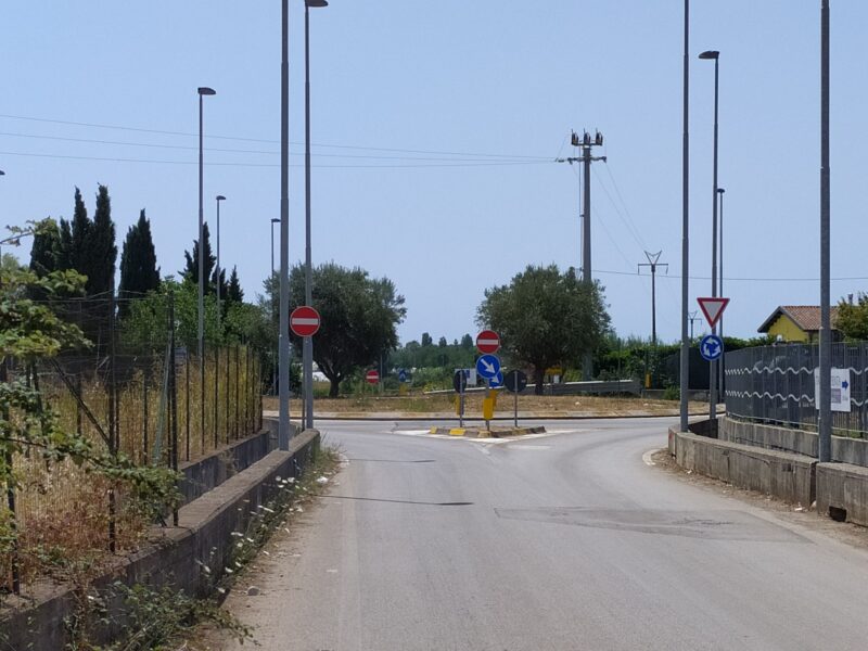 Aversana, Pontecagnano Faiano: distributore di carburante agricolo con 10.000 mq di terreno fronte strada