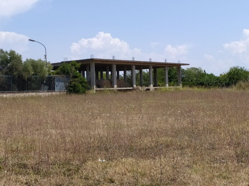 Aversana, Pontecagnano Faiano: distributore di carburante agricolo con 10.000 mq di terreno fronte strada