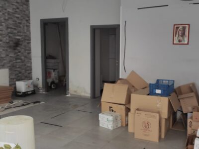Salerno. Locale commerciale Pastena 2 vetrine